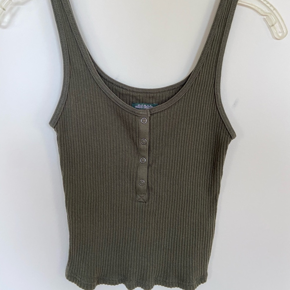 Green scoop neck tank top